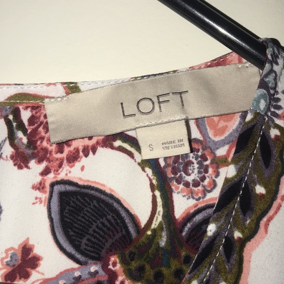 Loft Brand Short Sleeve Floral Shirt Size Small - Picture 2 of 5